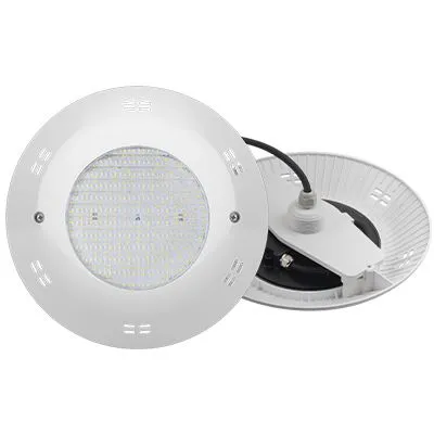 Klaaskiust basseinivalgusti